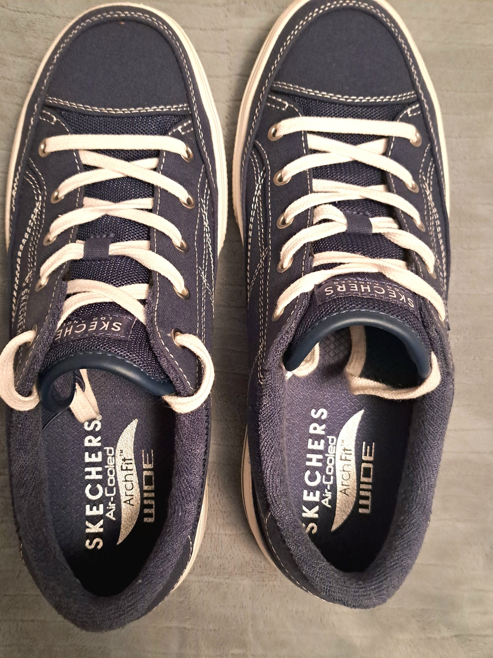 Skechers Navy and Cream Low-Top Lace-Up Sneakers
